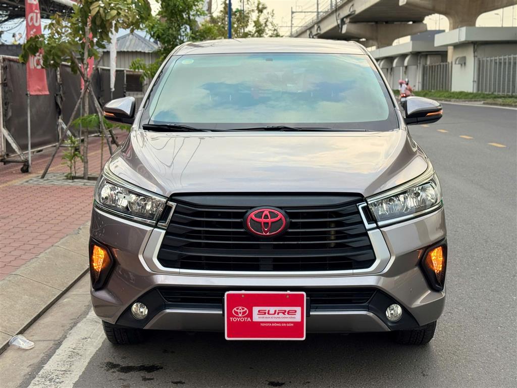 TOYOTA INNOVA 2.0E
