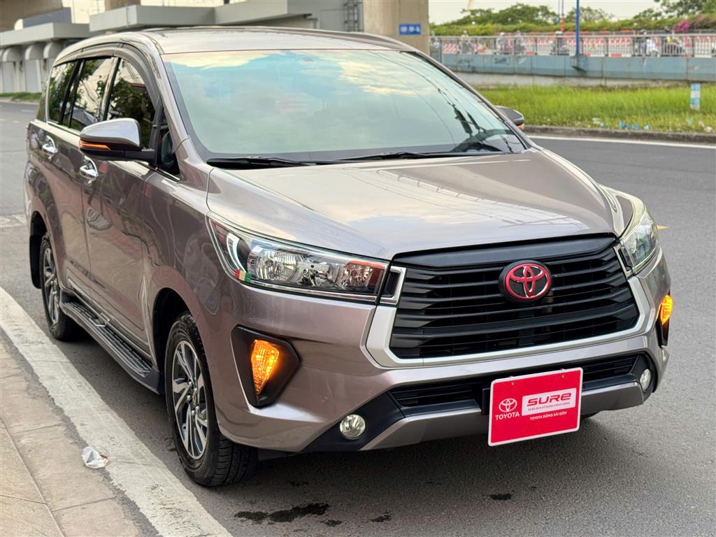 TOYOTA INNOVA 2.0E