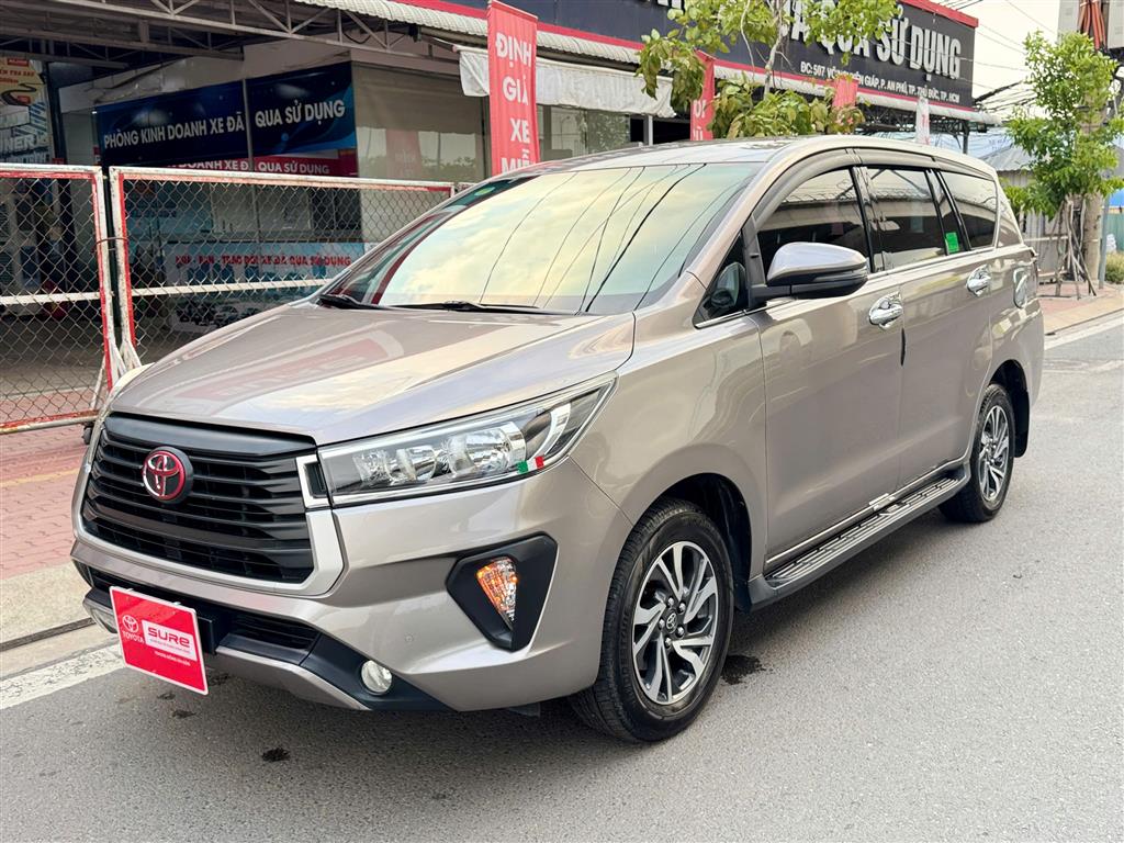 TOYOTA INNOVA 2.0E