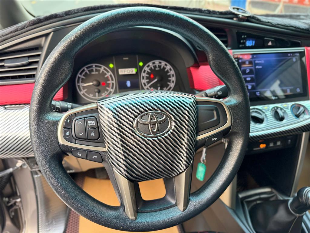 TOYOTA INNOVA 2.0E