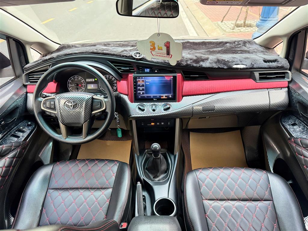 TOYOTA INNOVA 2.0E