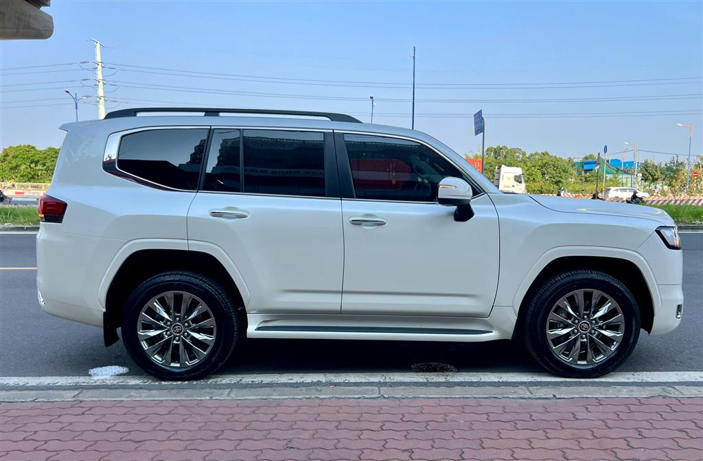 LAND CRUISER 300 VX.R