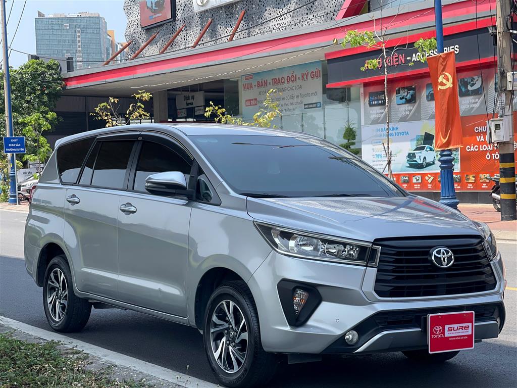 TOYOTA INNOVA 2.0E