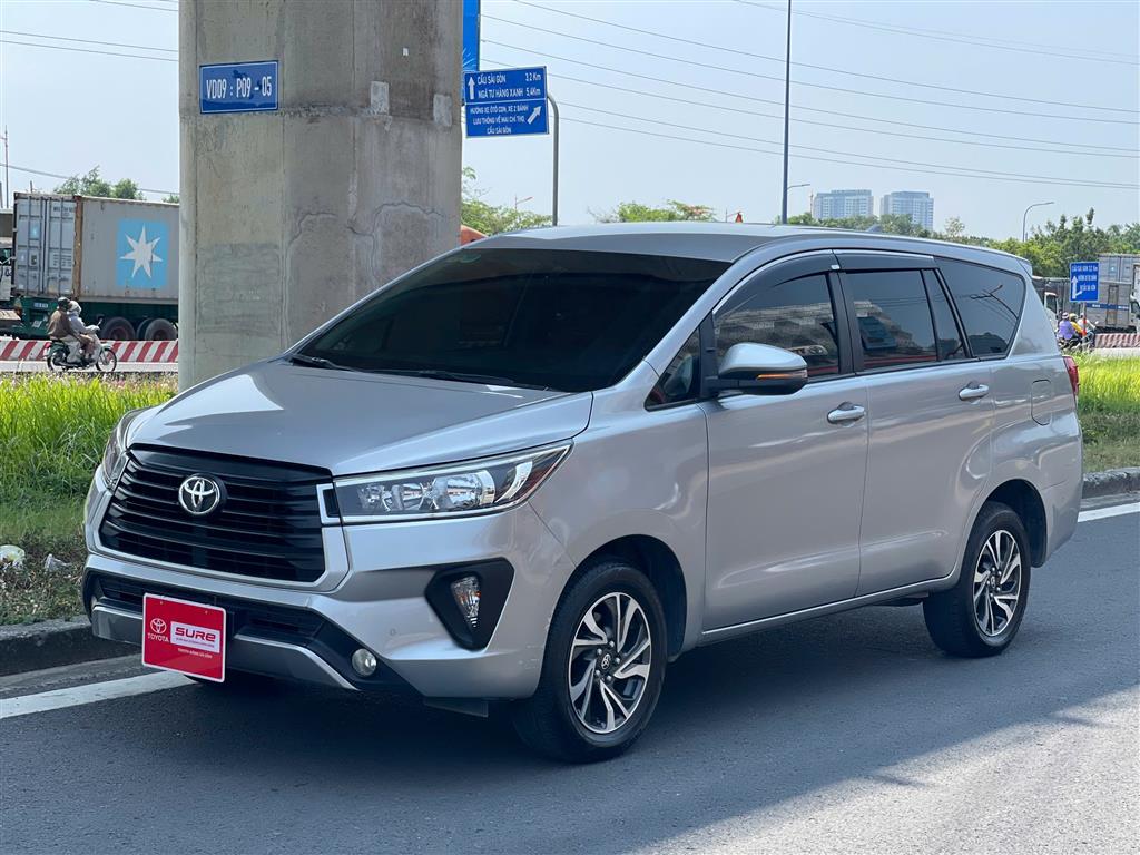 TOYOTA INNOVA 2.0E