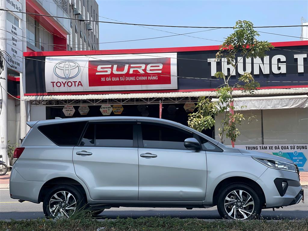 TOYOTA INNOVA 2.0E