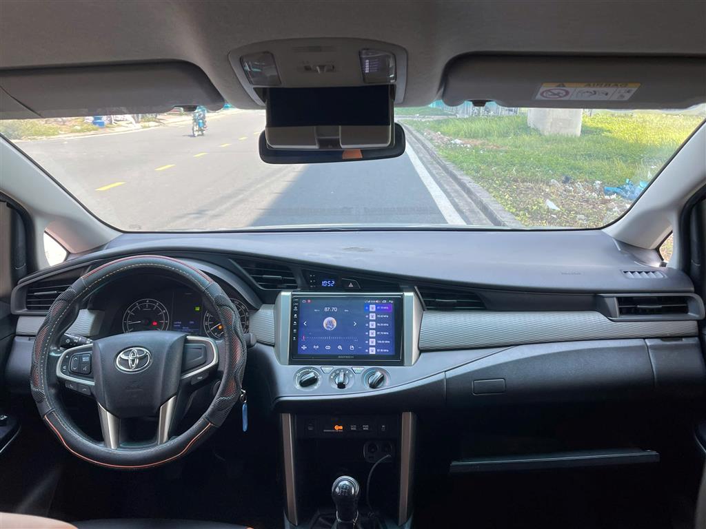 TOYOTA INNOVA 2.0E