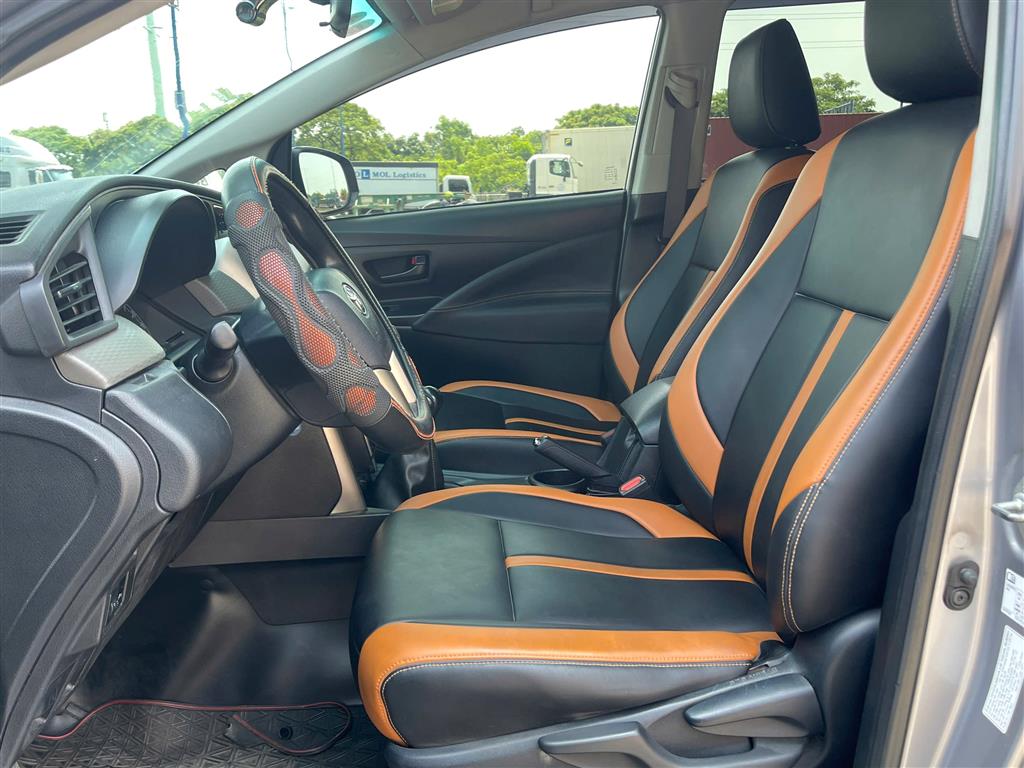 TOYOTA INNOVA 2.0E