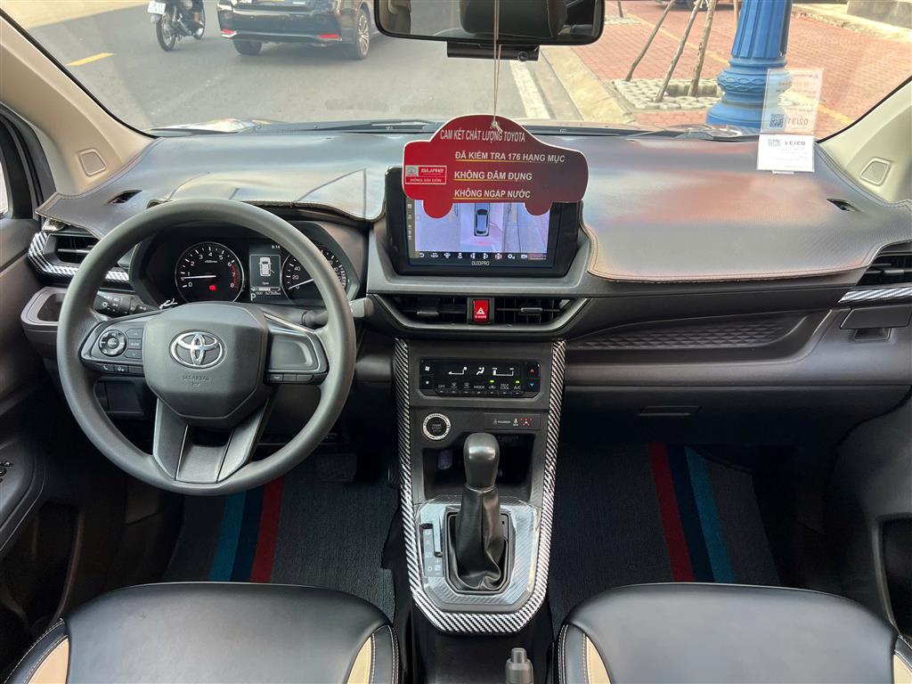 TOYOTA AVANZA 1.5AT