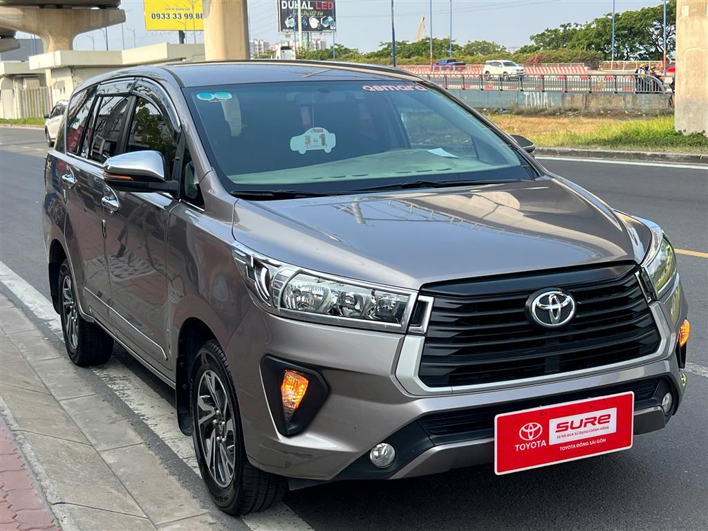 TOYOTA INNOVA 2.0E