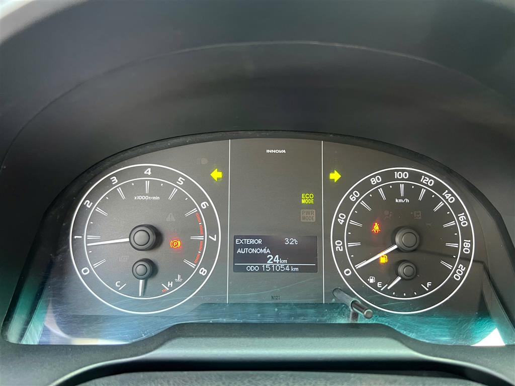 TOYOTA INNOVA 2.0E