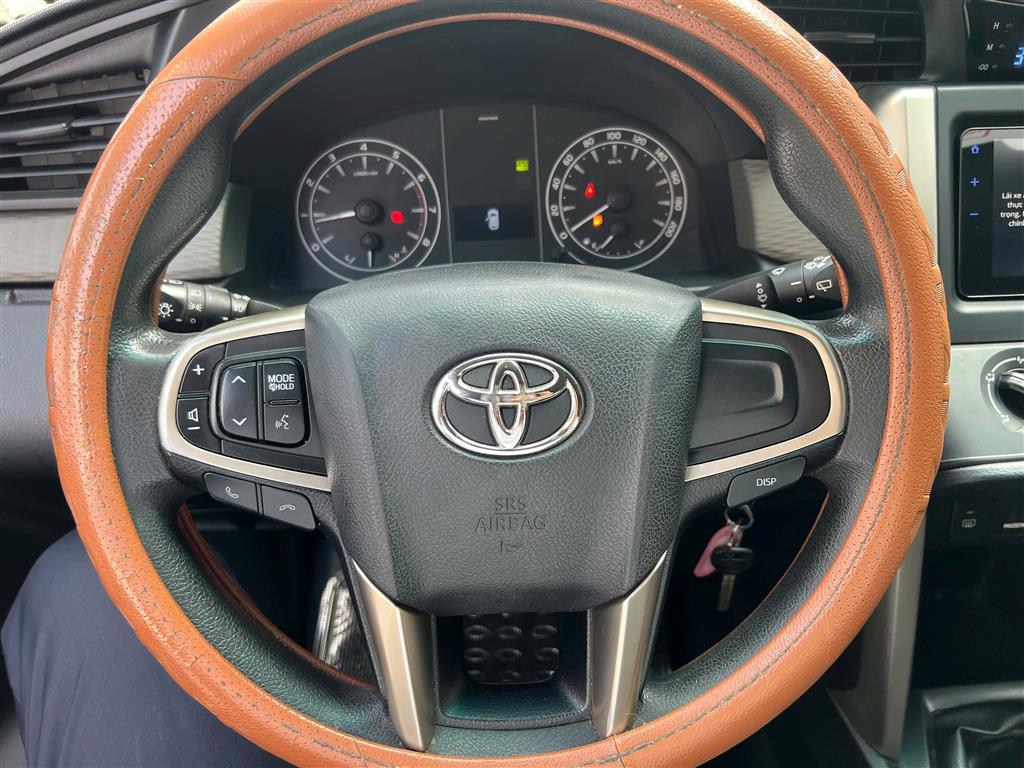 TOYOTA INNOVA 2.0E