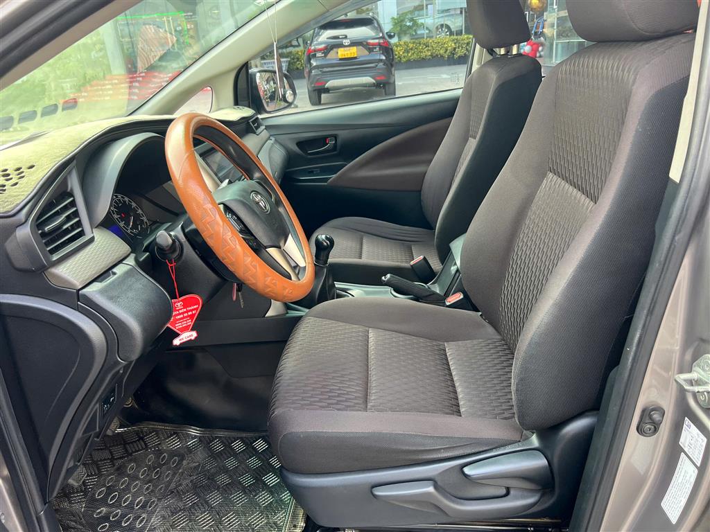 TOYOTA INNOVA 2.0E