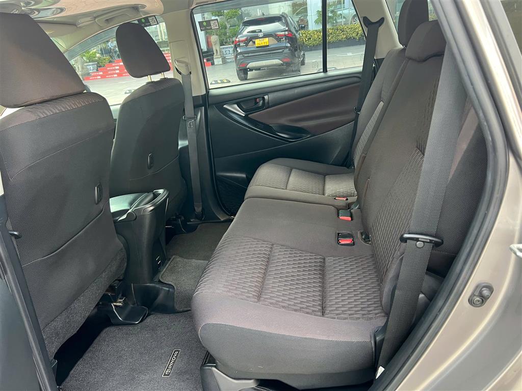 TOYOTA INNOVA 2.0E