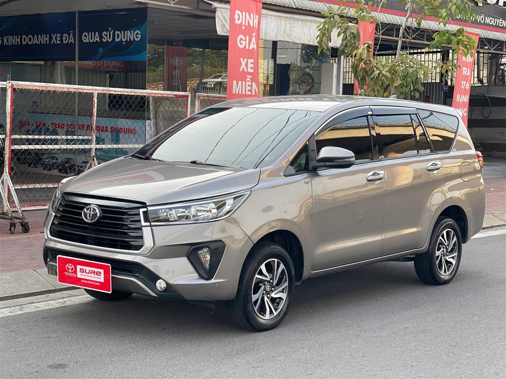 TOYOTA INNOVA 2.0E