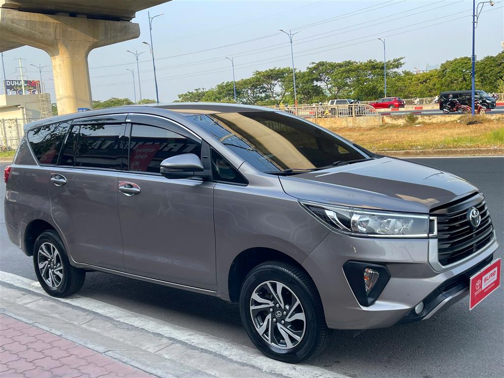 TOYOTA INNOVA 2.0E