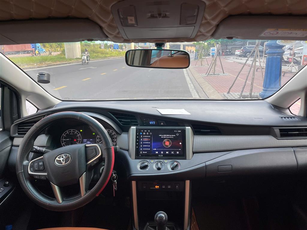 TOYOTA INNOVA 2.0E