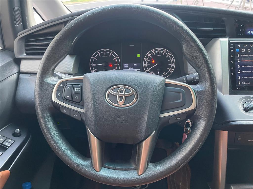 TOYOTA INNOVA 2.0E