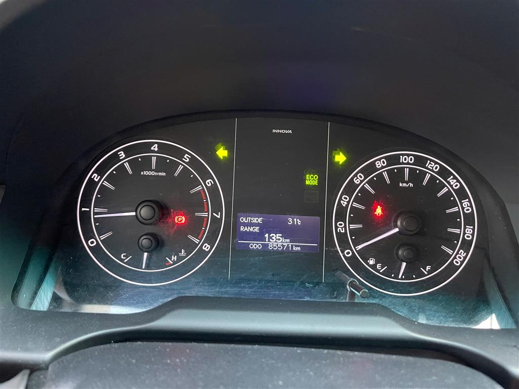 TOYOTA INNOVA 2.0E