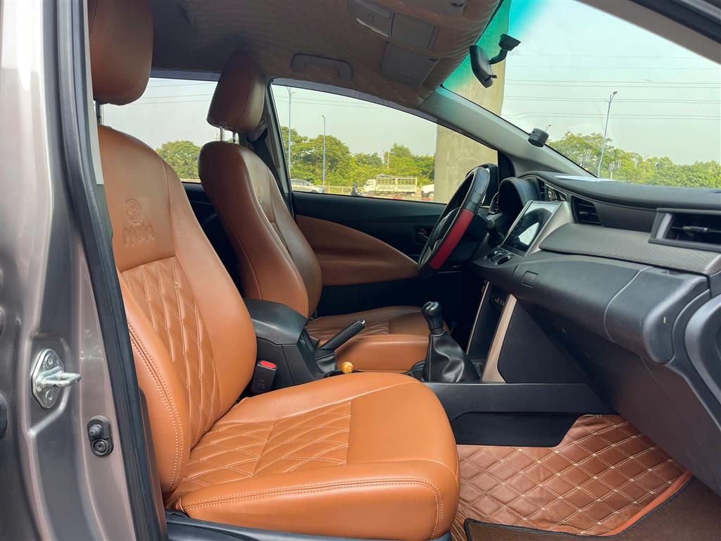 TOYOTA INNOVA 2.0E