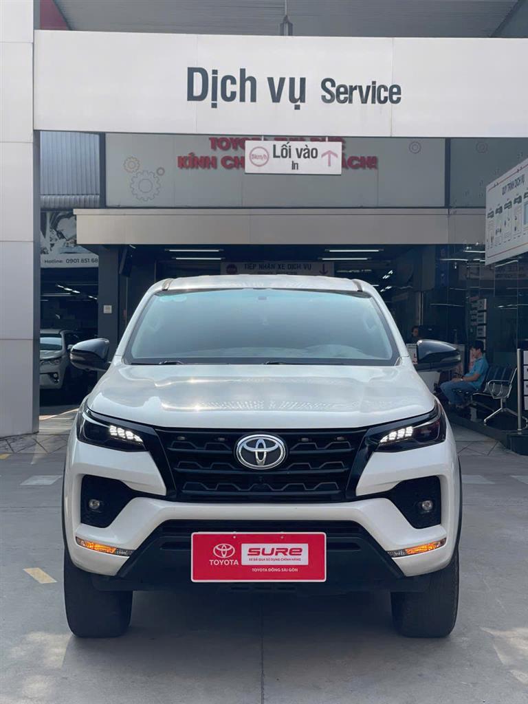 TOYOTA FORTUNER 2.4MT
