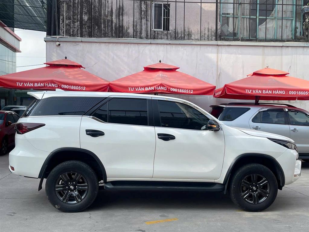 TOYOTA FORTUNER 2.4MT