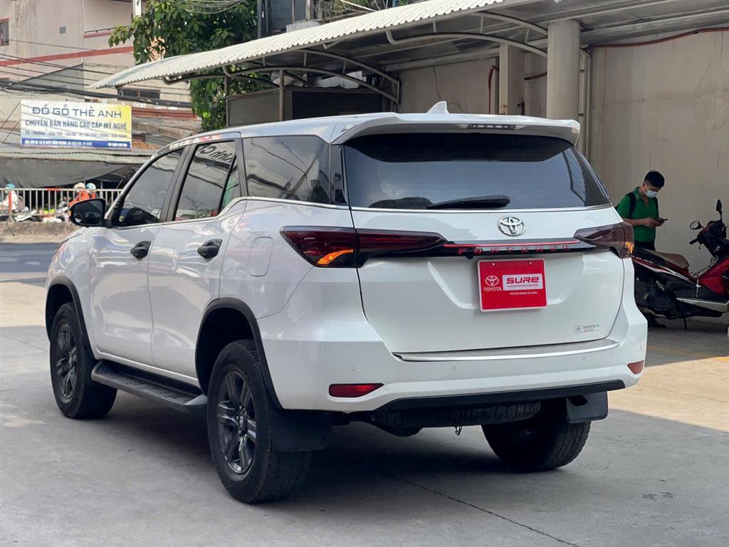 TOYOTA FORTUNER 2.4MT