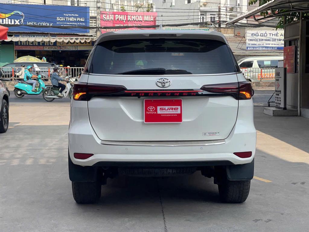 TOYOTA FORTUNER 2.4MT