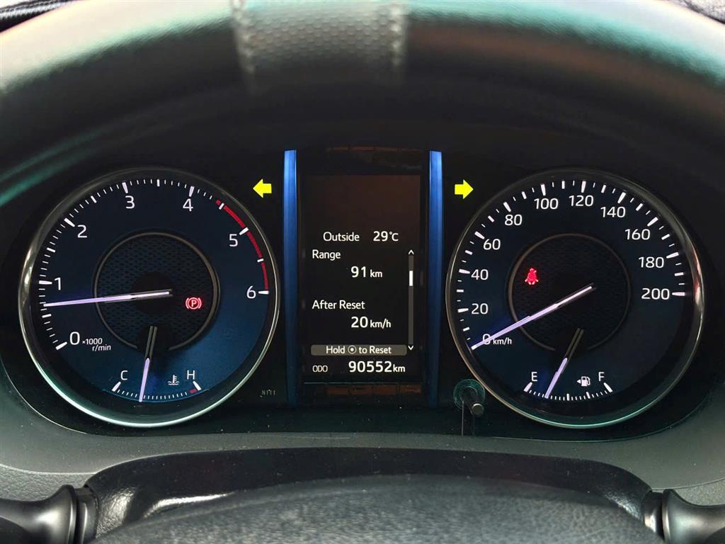 TOYOTA FORTUNER 2.4MT