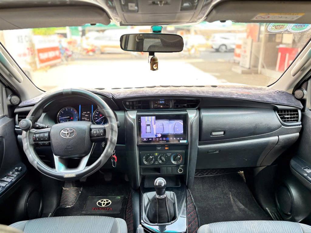 TOYOTA FORTUNER 2.4MT