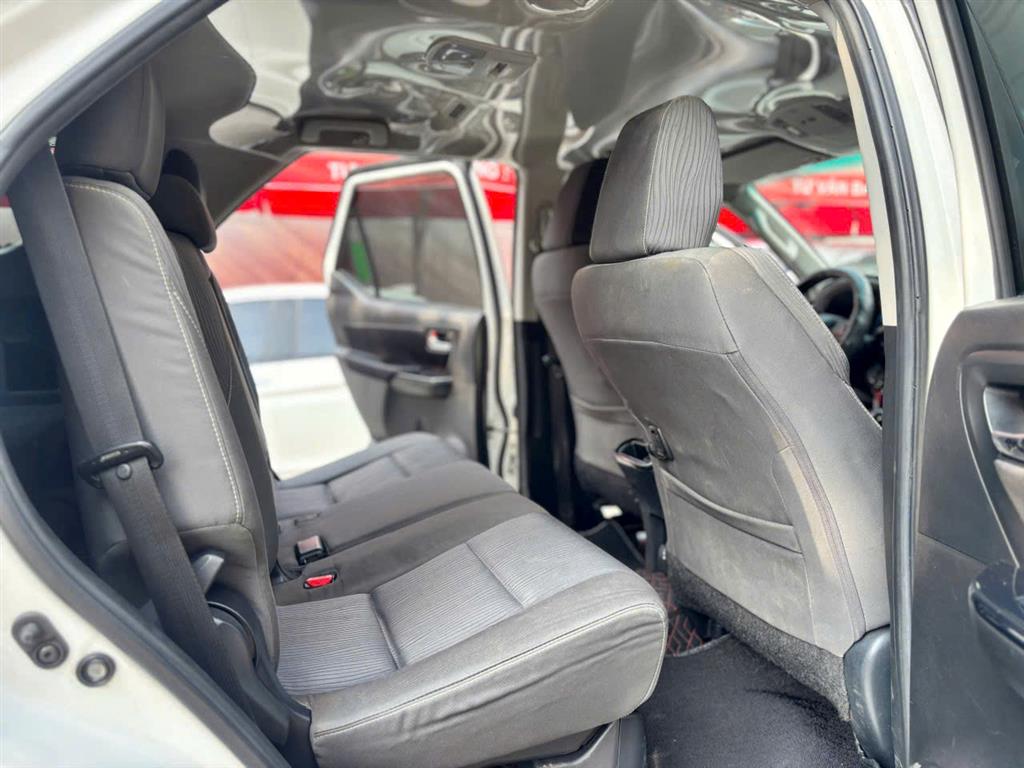 TOYOTA FORTUNER 2.4MT